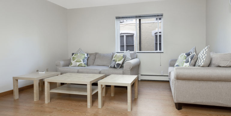 422 EK living room