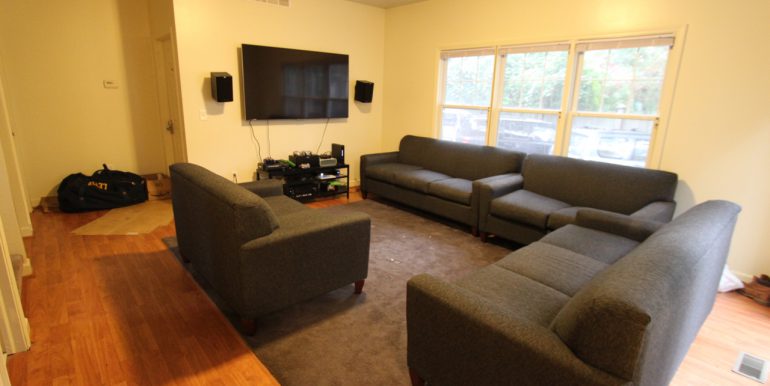 1027 rear living room