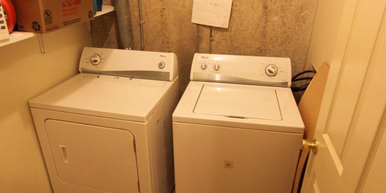 1027 rear laundry