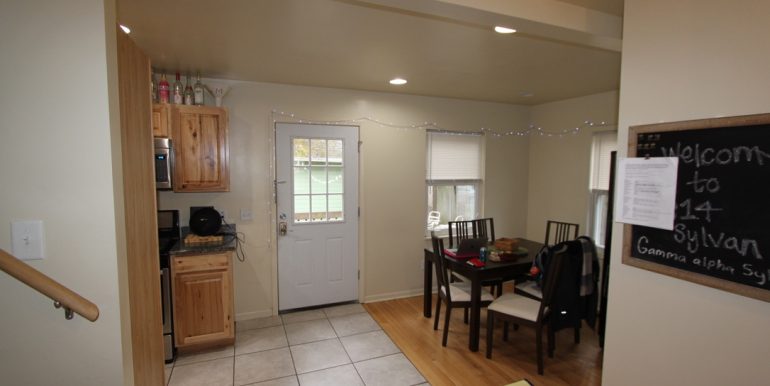 814 Sylvan Dinning room