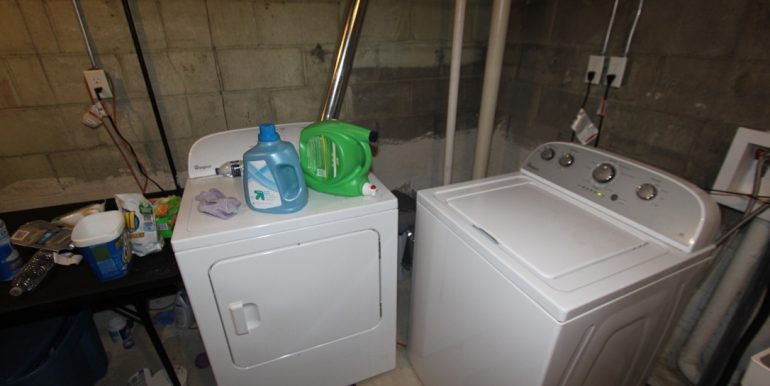 824 Sylvan laundry