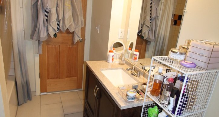 824 Sylvan main bath