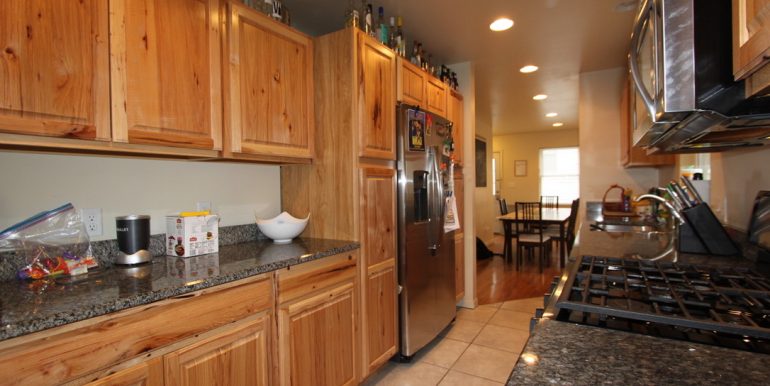 824 Sylvan kitchen
